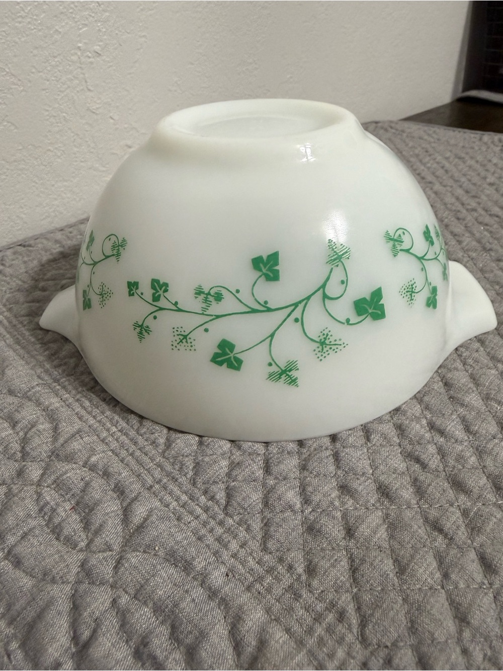 Pyrex 441 Glass Mixing Bowl with Green Vine Pattern